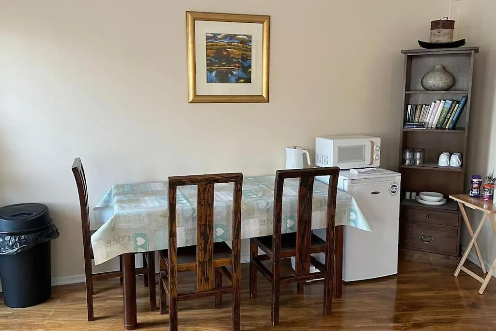 Cosy & Bright Semi-Detached House Apartment Edinburgh