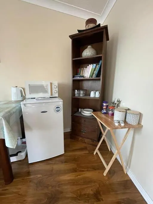 Cosy & Bright Semi-Detached House Apartment Edinburgh