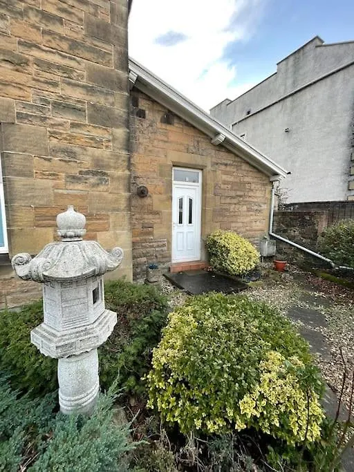 Cosy & Bright Semi-Detached House Apartment Edinburgh