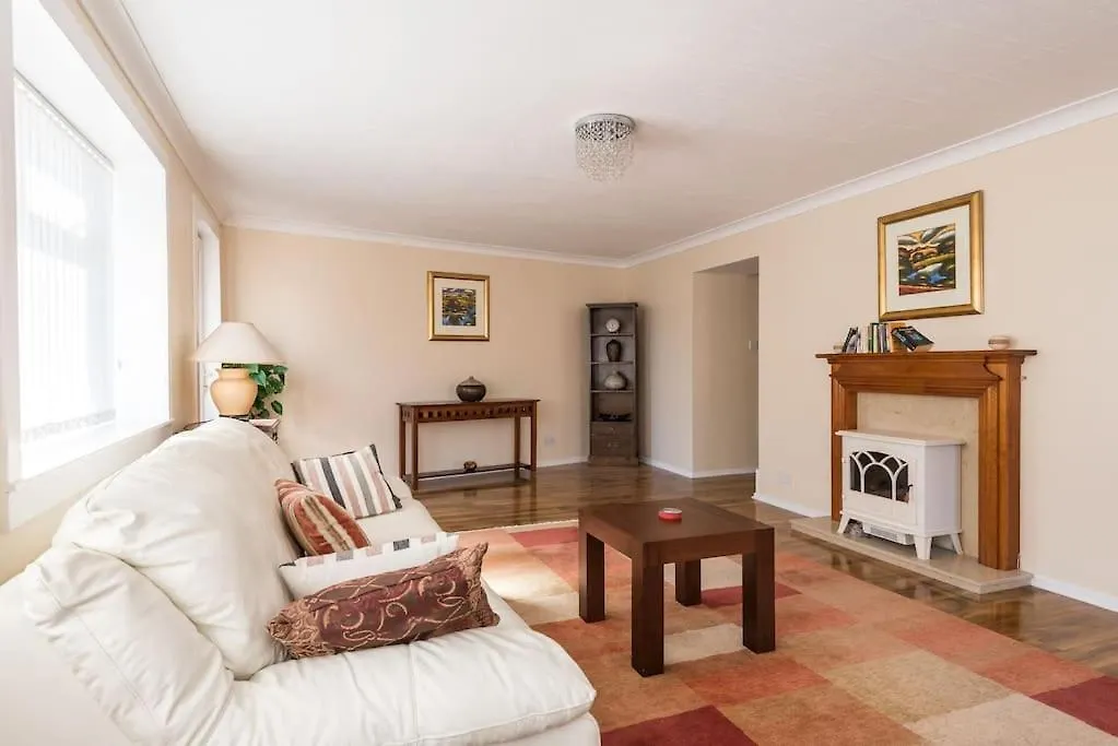 Cosy & Bright Semi-Detached House contacts